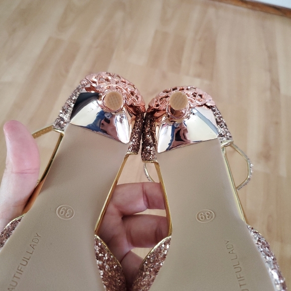 Big Tree Gold Glitter Medium Heel Shoes with Ankle Strap. NWOT. #68 - Picture 7 of 8